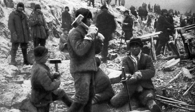 Breaking the rocks to the Belomor Canal - Soviet forced labour